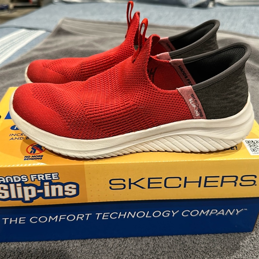Skechers ultra Flex Smooth Step Boys 2.5